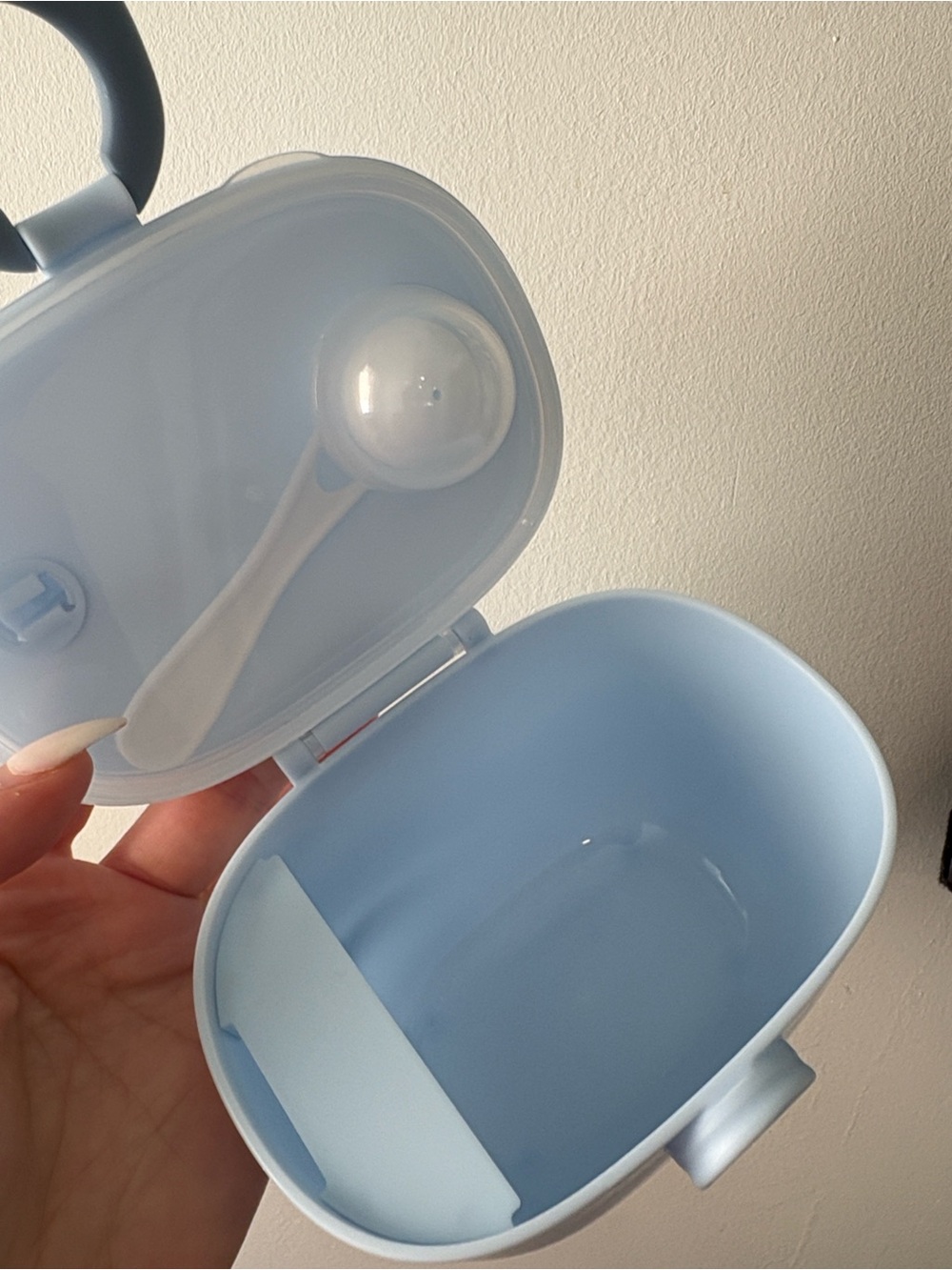 Light Blue Portable Formula Box - Picture 6 of 6